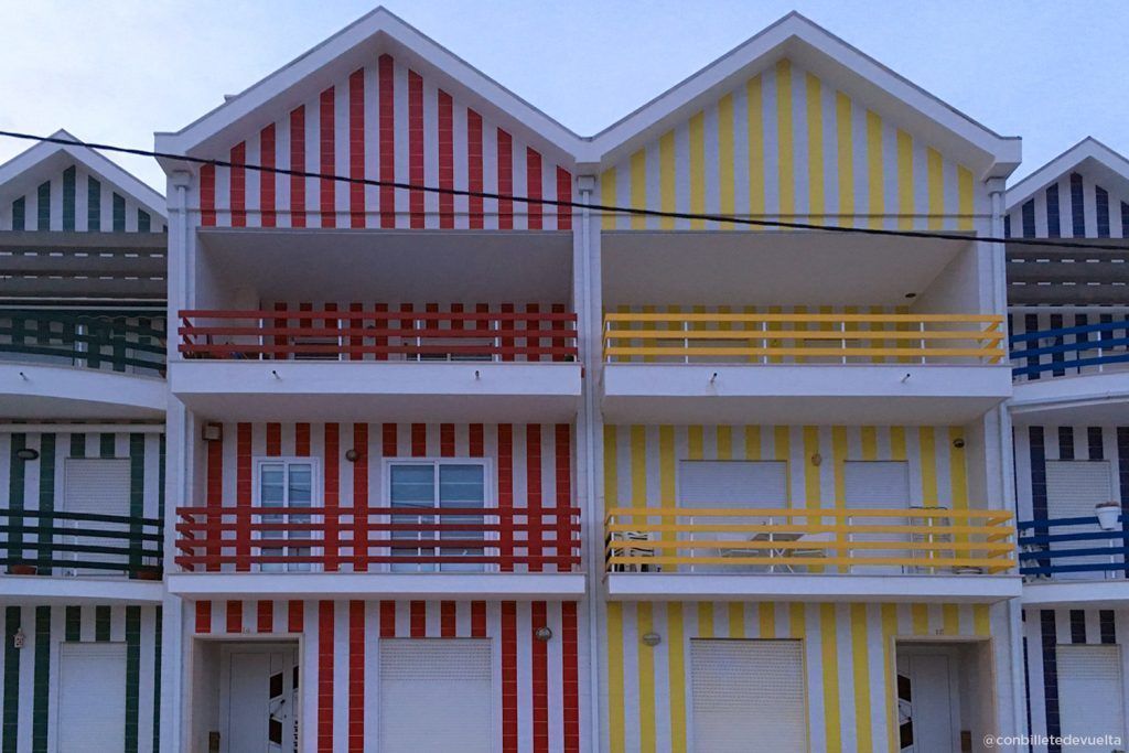 Casitas de la playa de Costa Nova: ruta por la costa de Portugal
