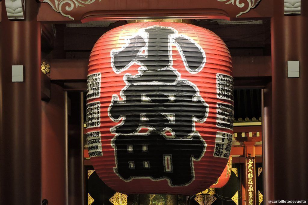 farolillo de papel en el templo Sensoji de Tokio